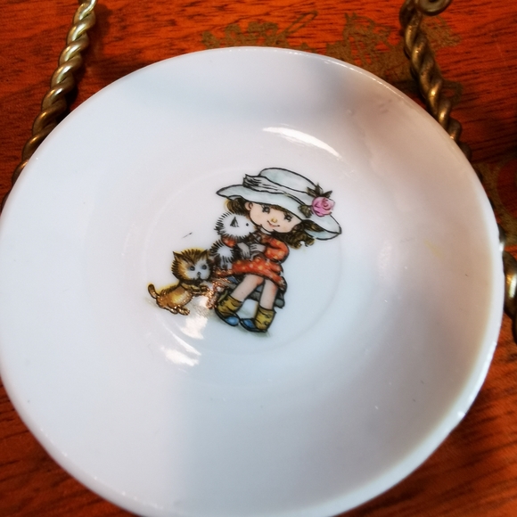 Vintage Japan Miniature Ceramic Tea Cup and Saucer Girl in Big Hat with Kitties - Picture 4 of 16